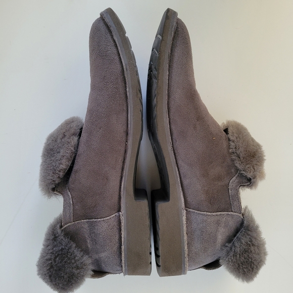 UGG Womans Bootie Slipper Shoe Size 10 Gray Suede Leather Outside Cozy - Picture 16 of 16